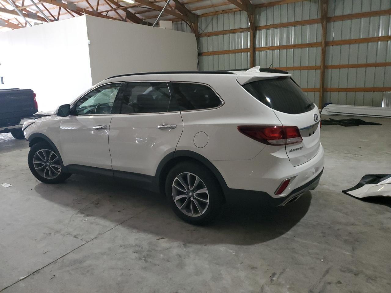 2017 Hyundai Santa Fe Se - Image 2
