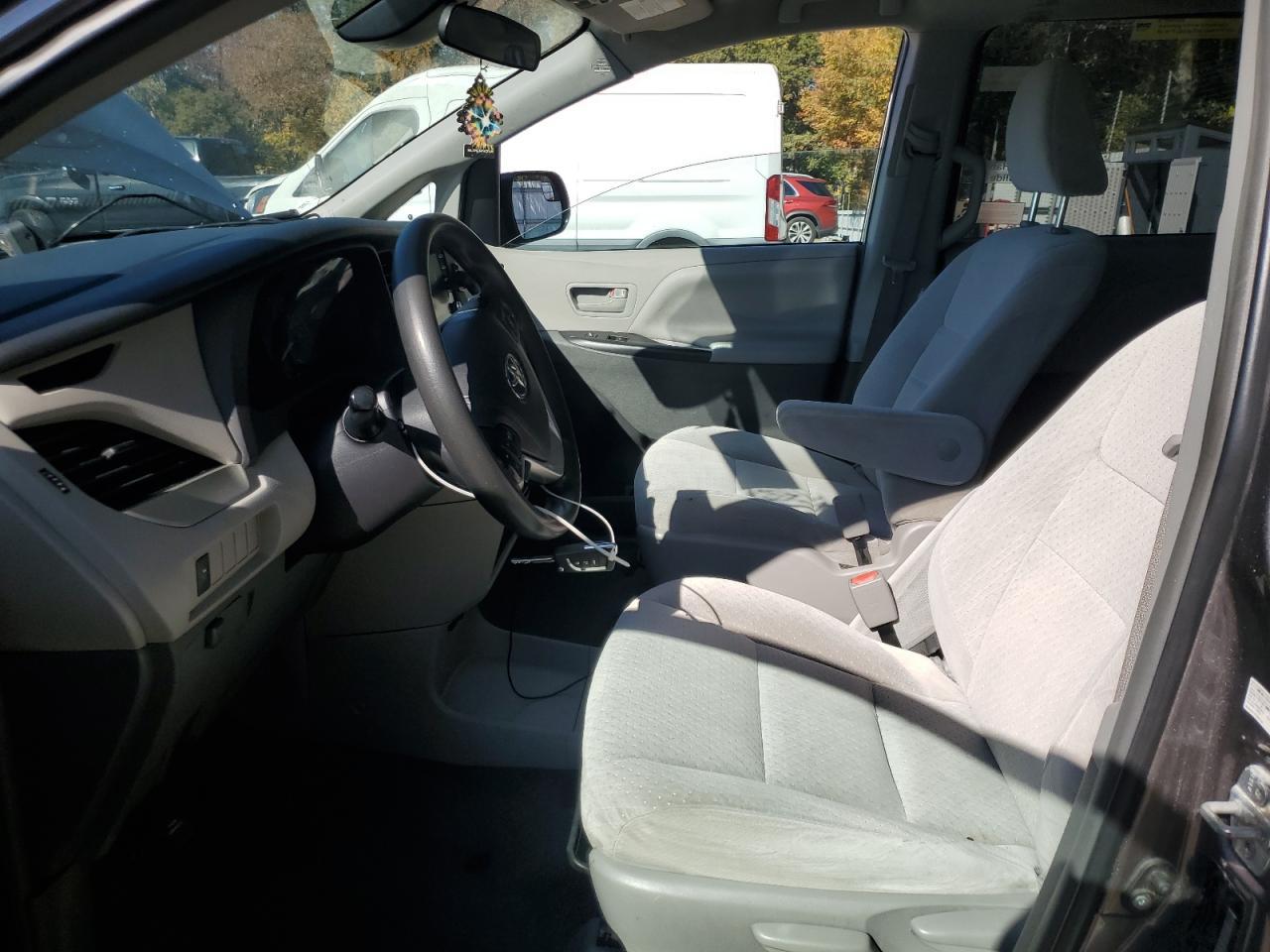 2019 Toyota Sienna - Фото 7