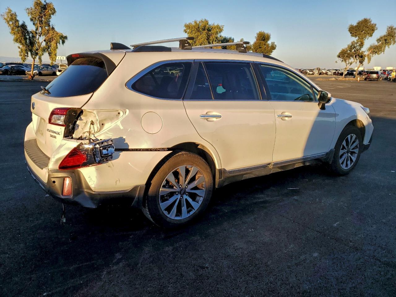 2018 Subaru Outback Touring - Image 3