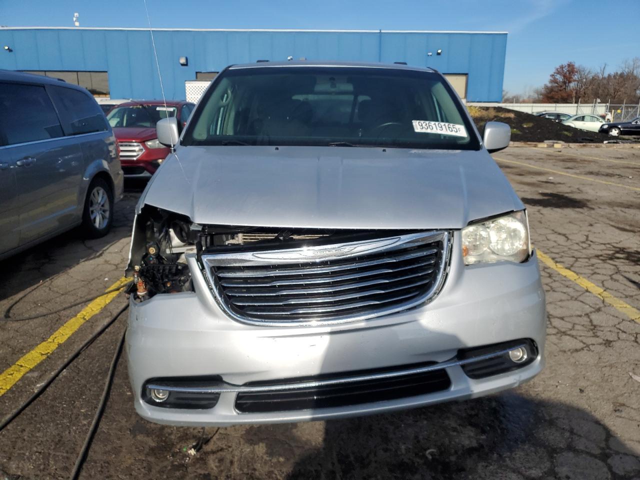 2011 Chrysler Town & Country Touring - Фото 5