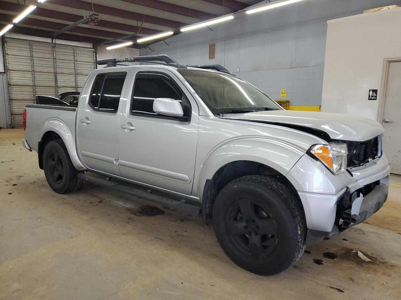 2005 Nissan Frontier Crew Cab Le - Фото 4