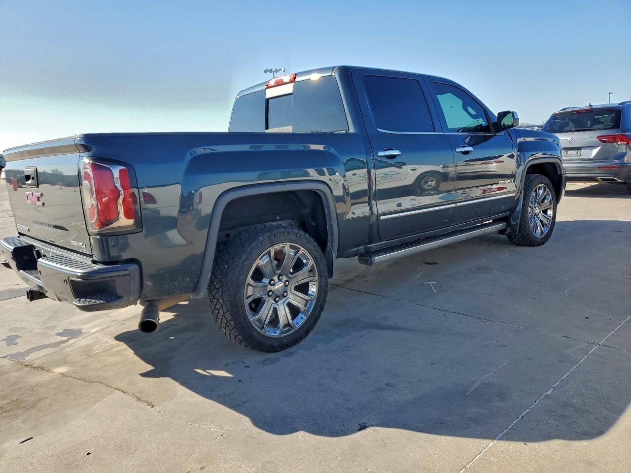 2018 GMC Sierra K1500 Denali - Image 3