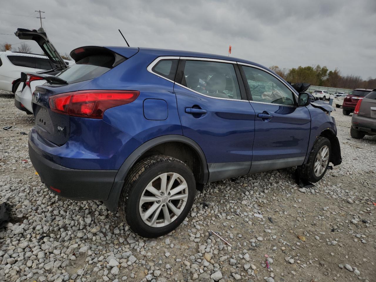 2017 Nissan Rogue Sport S - Image 3