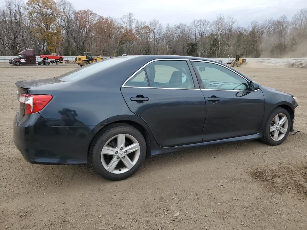 2012 Toyota Camry Base - Фото 3