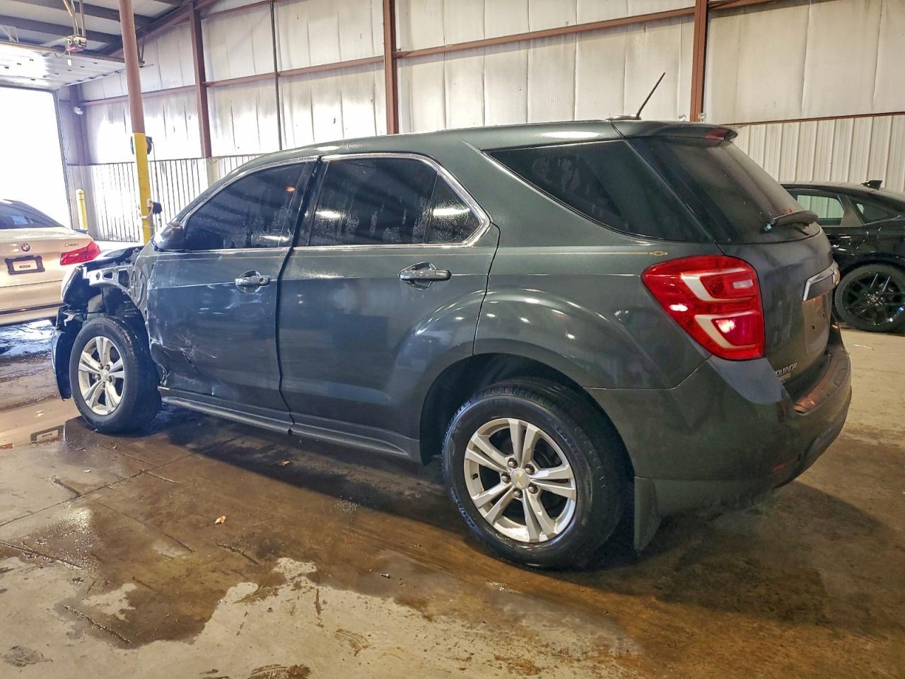2017 Chevrolet Equinox Ls - Фото 2