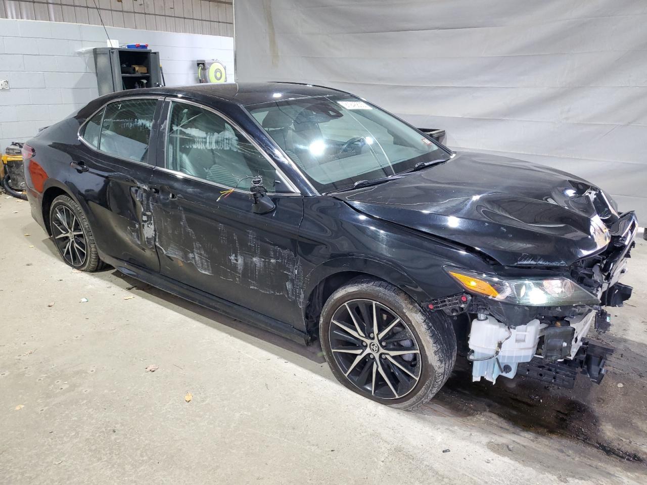 2022 Toyota Camry Se - Фото 4