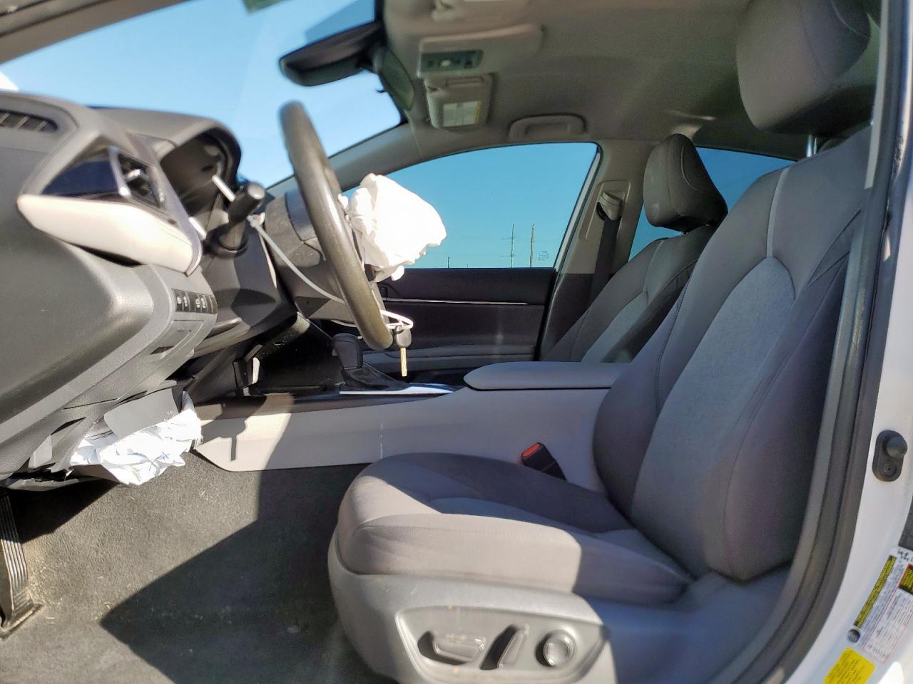 2021 Toyota Camry Le - Фото 7