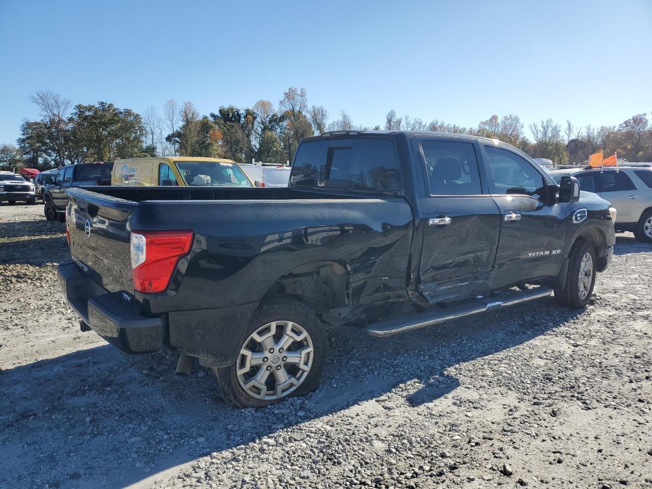 2017 Nissan Titan Xd Sl - Image 3