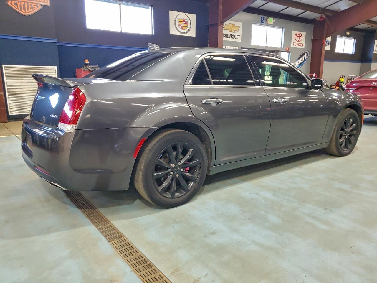 2019 Chrysler 300 Limited - Image 3
