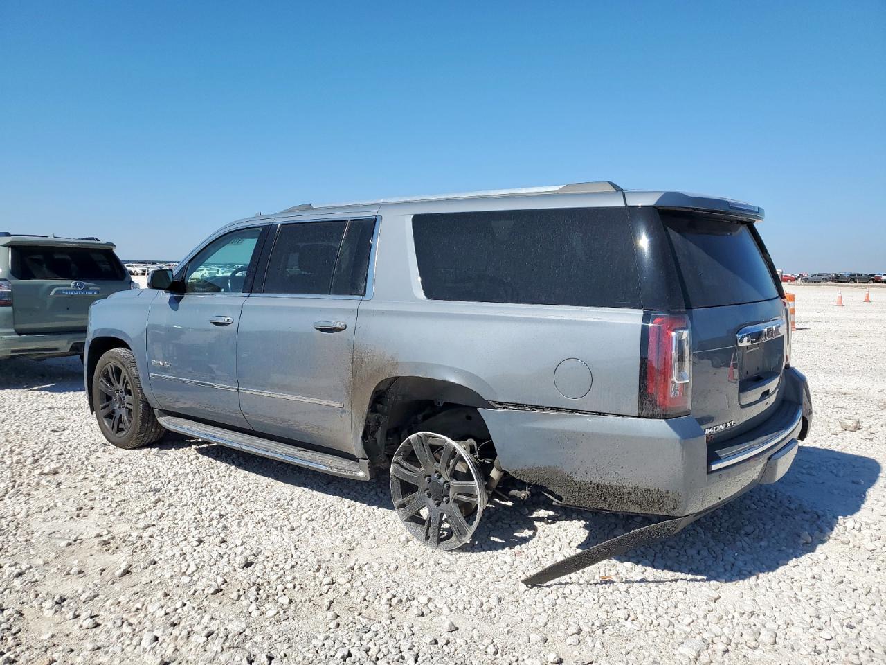 2016 GMC Yukon Xl Denali - Фото 2