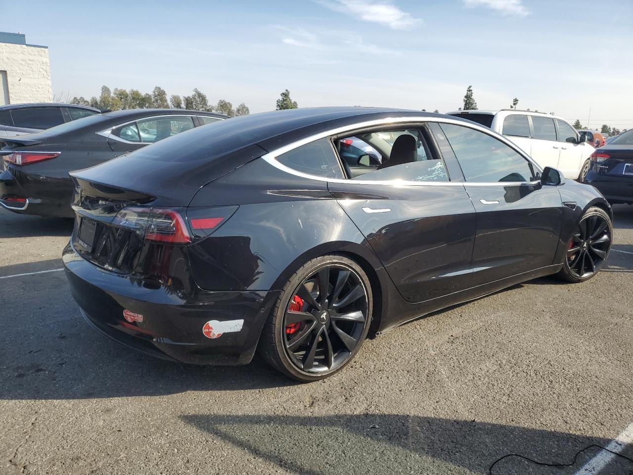 2018 Tesla Model 3 - Фото 3