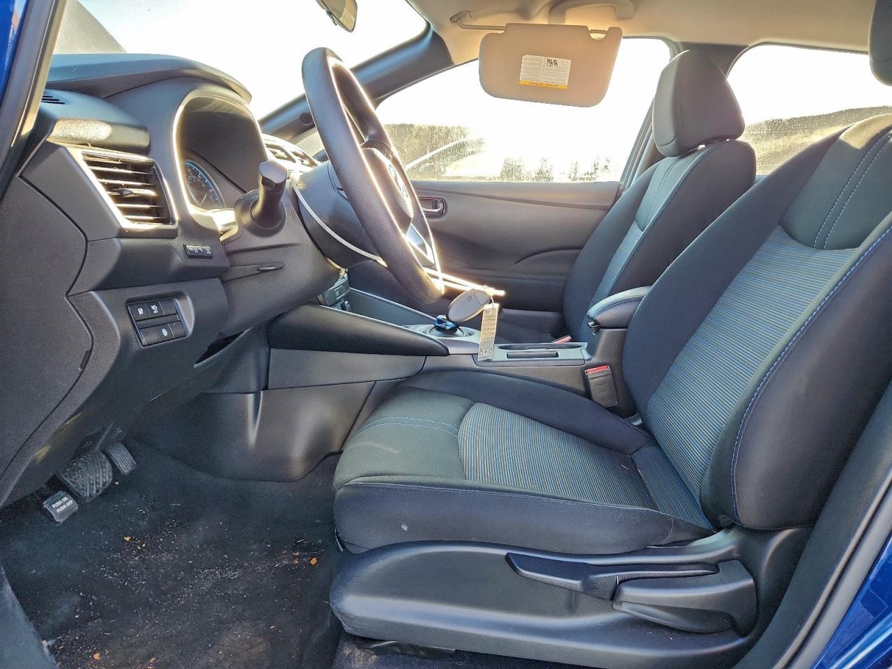 2025 Nissan Leaf S - Image 7