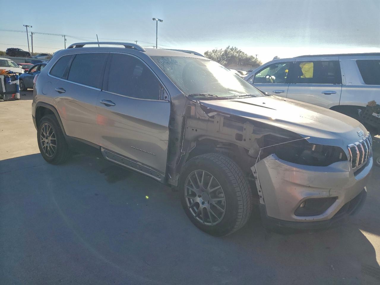 2019 Jeep Cherokee Latitude Plus - Image 4