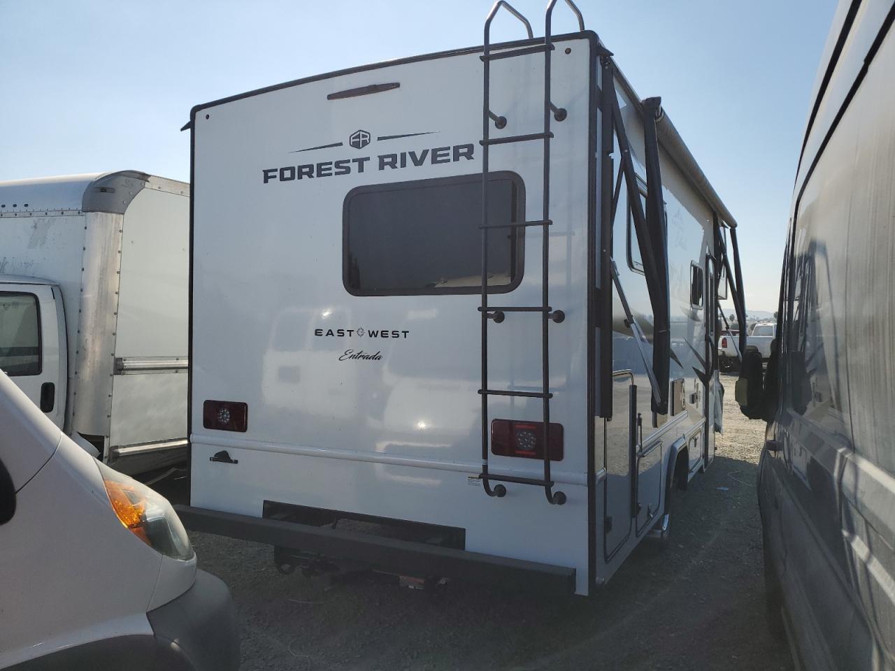 2025 Chevrolet Express G3500 - Фото 4