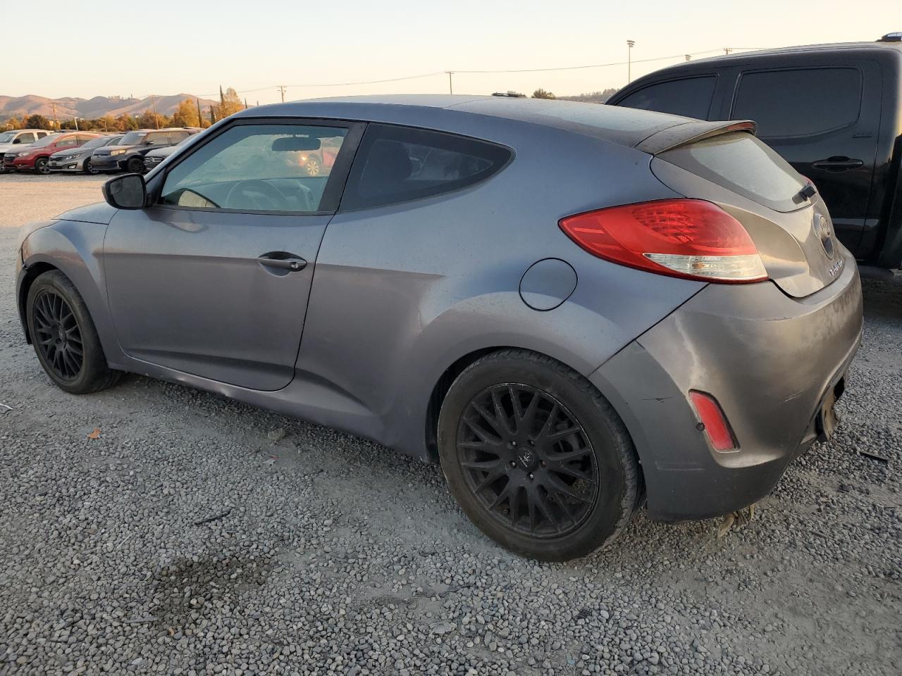 2016 Hyundai Veloster - Image 2