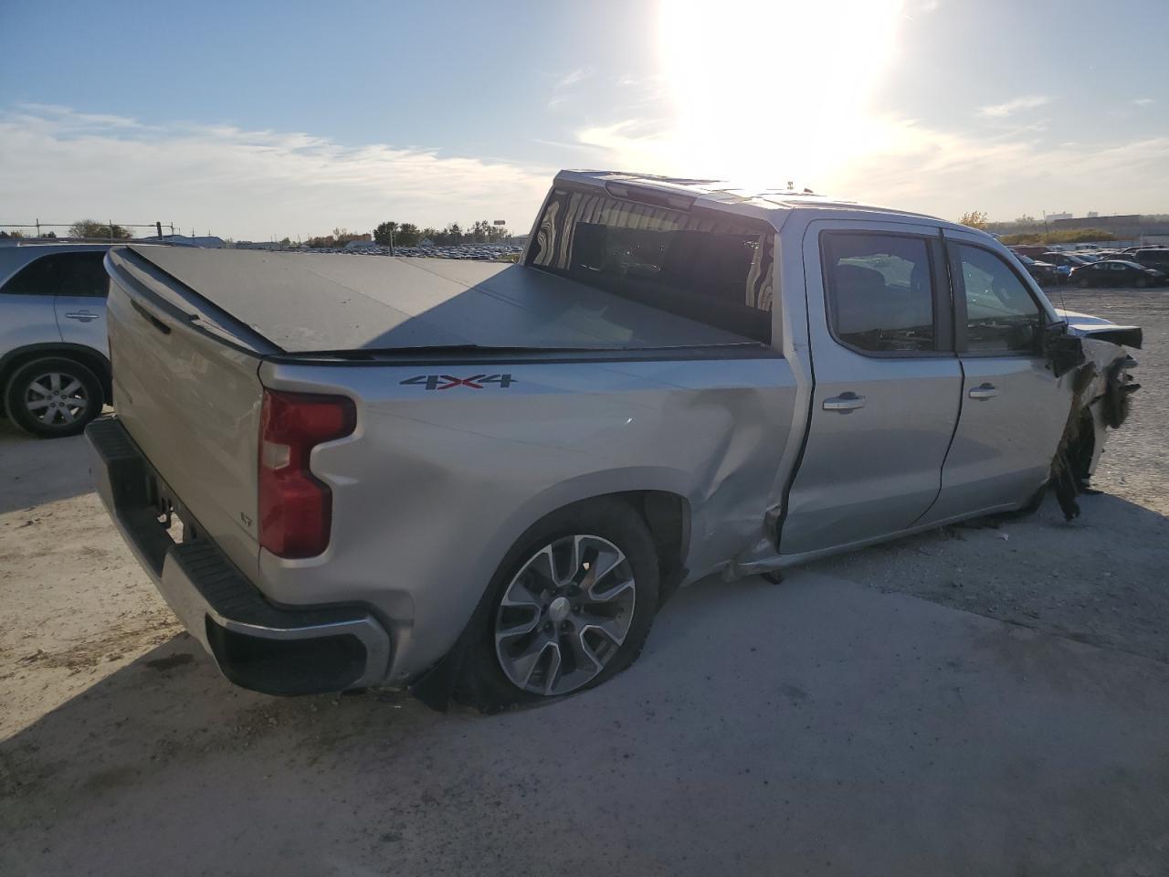 2020 Chevrolet Silverado K1500 Lt - Фото 3