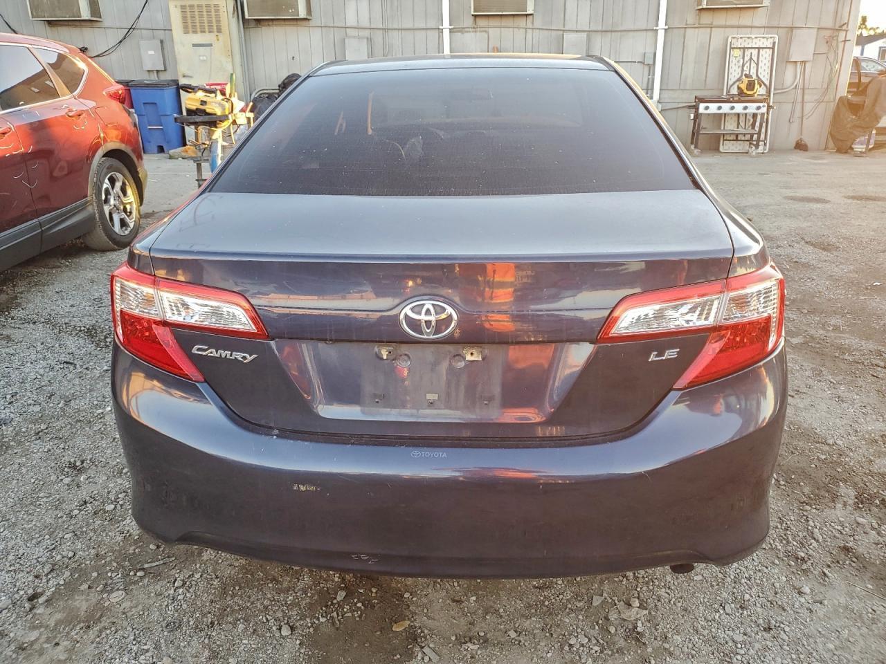 2014 Toyota Camry L - Фото 6