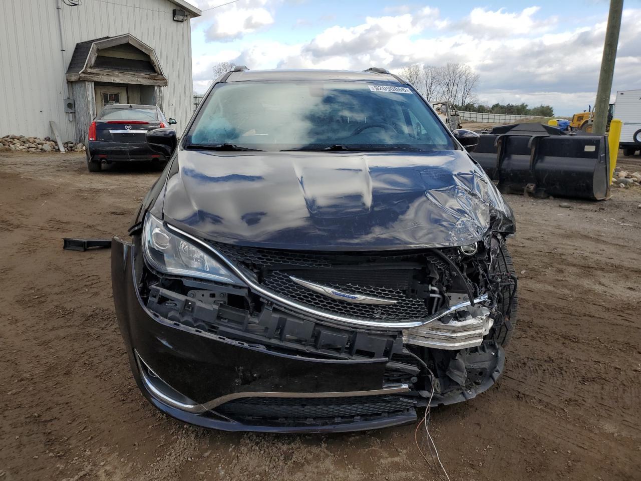 2018 Chrysler Pacifica Touring L Plus - Image 5