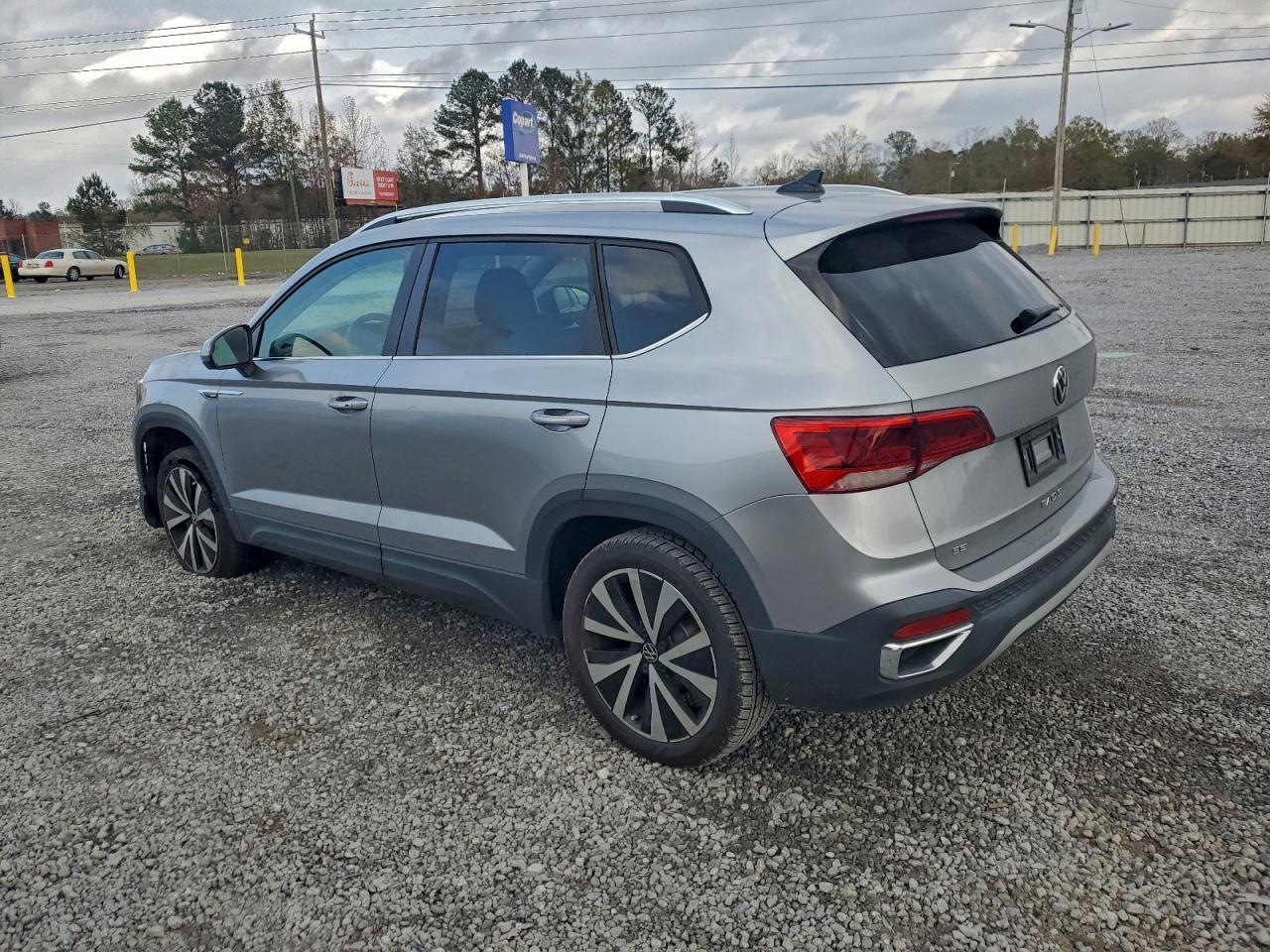 2022 Volkswagen Taos Se - Image 2