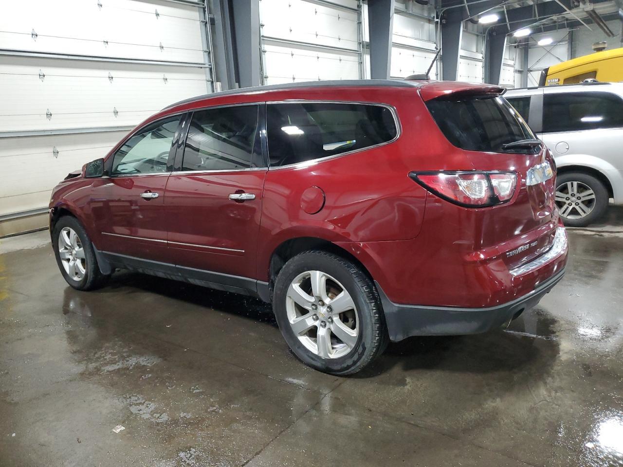 2017 Chevrolet Traverse Premier - Фото 2