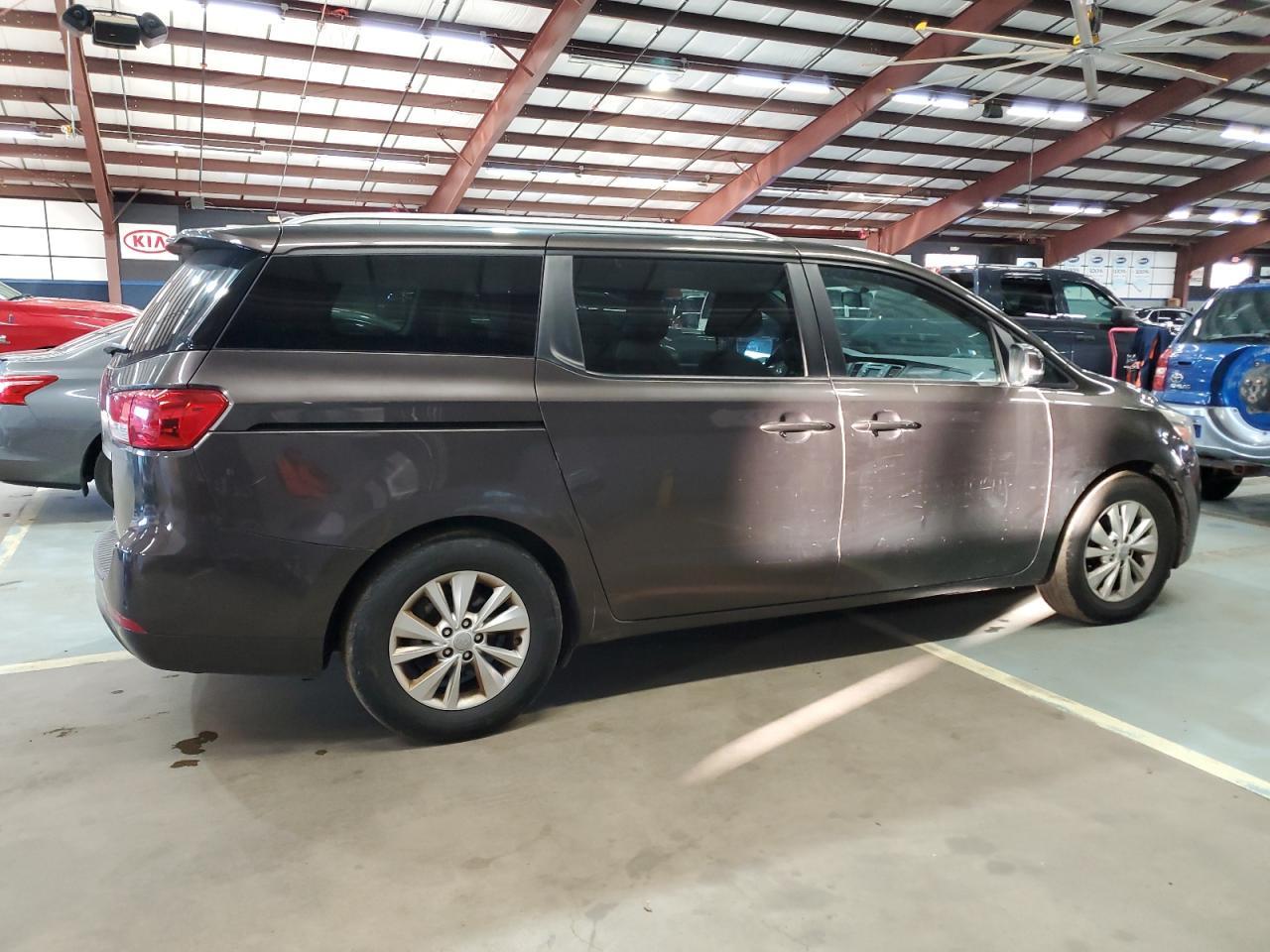 2016 Kia Sedona Lx - Фото 3