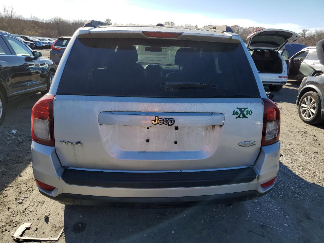 2014 Jeep Compass Latitude - Image 6