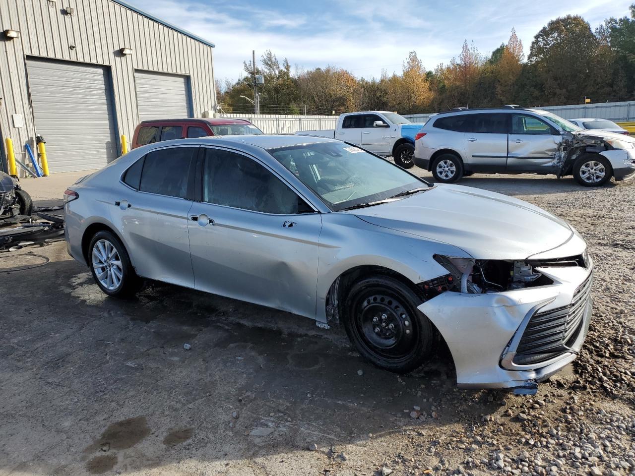 2023 Toyota Camry Le - Фото 4