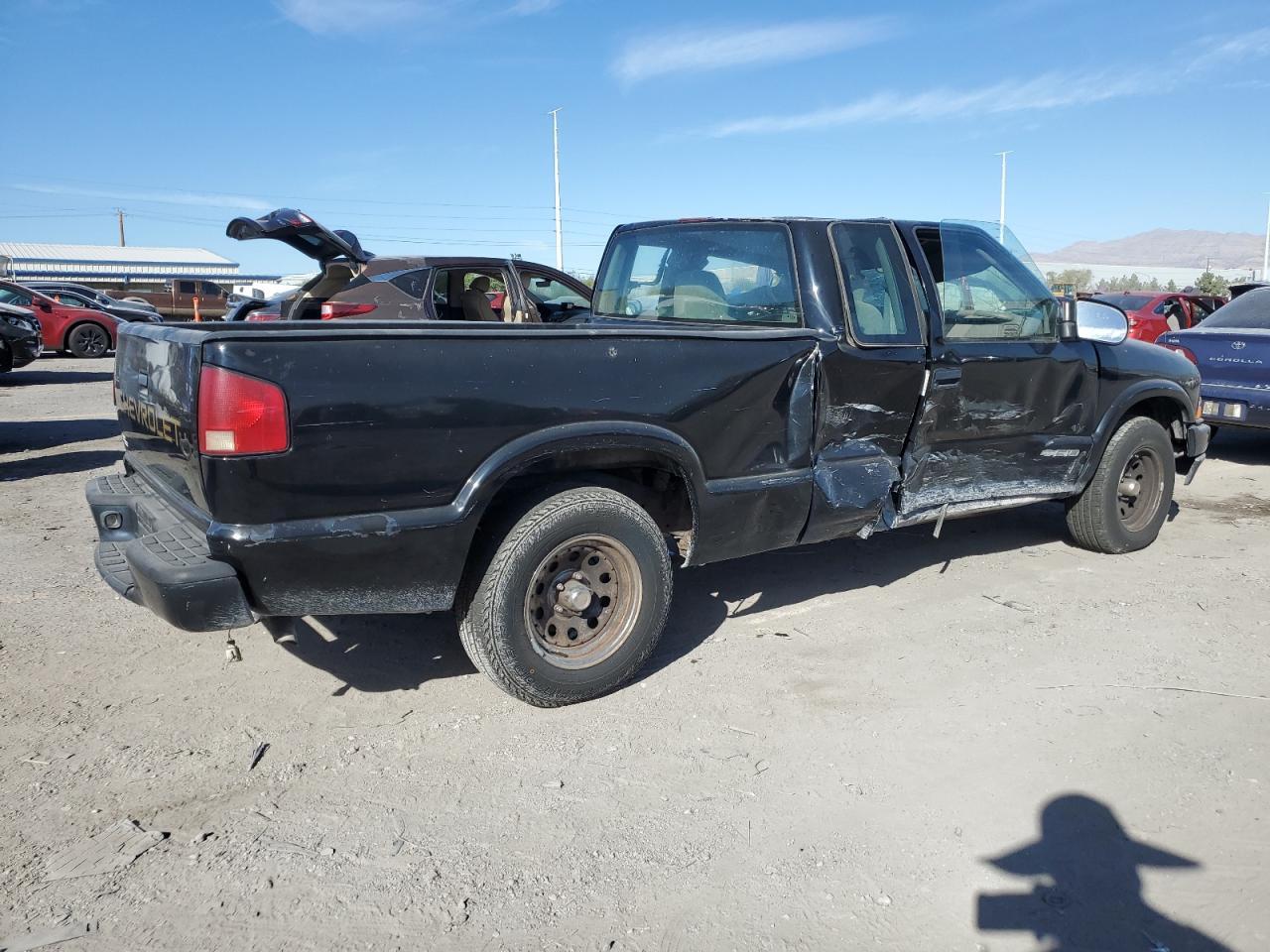 2002 Chevrolet S Truck S10 - Фото 3