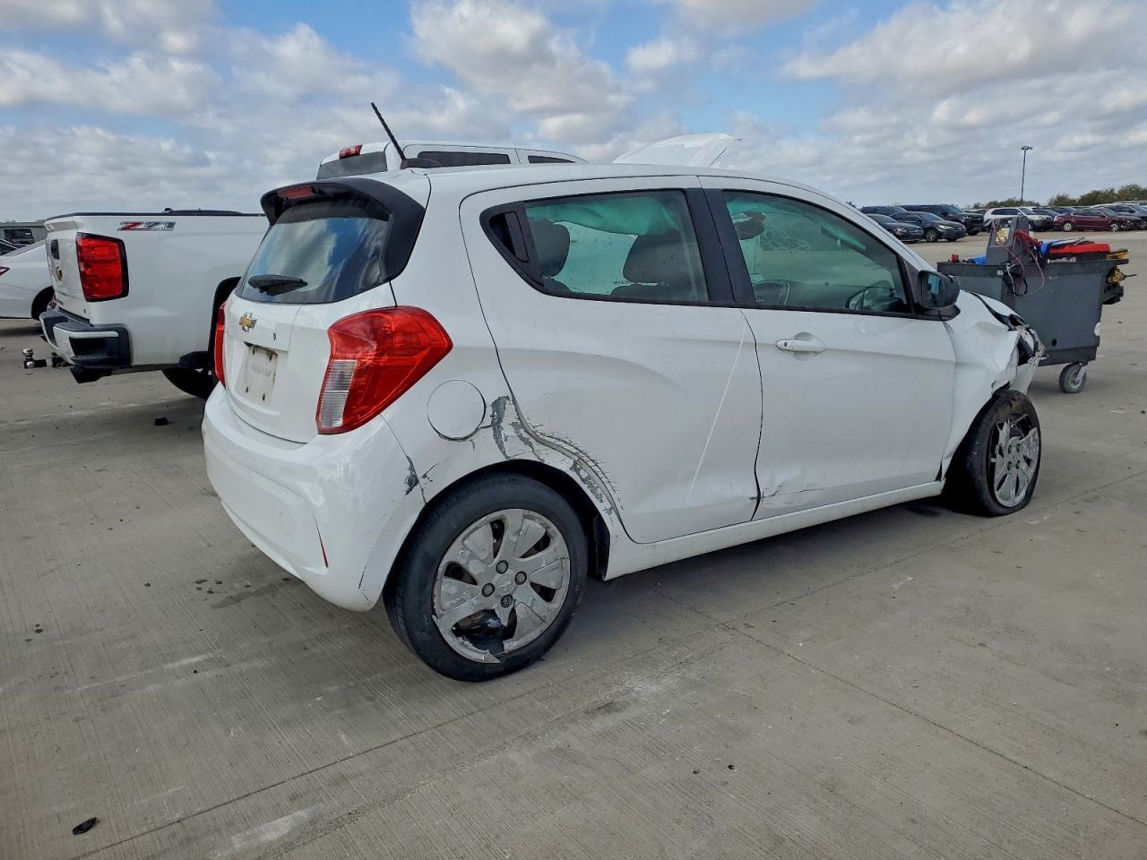 2017 Chevrolet Spark - Фото 3