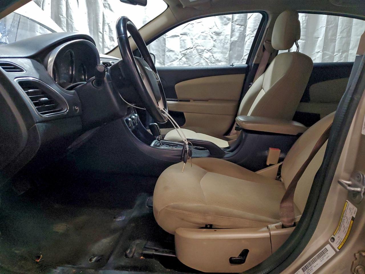 2013 Chrysler 200 Touring - Фото 7