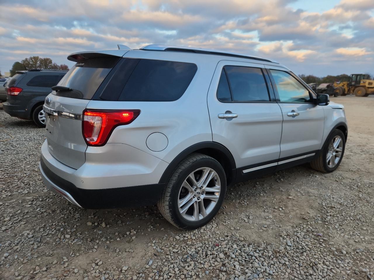 2017 Ford Explorer Limited - Image 3