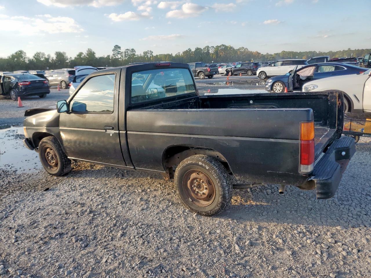 1995 Nissan Truck E/Xe - Фото 2