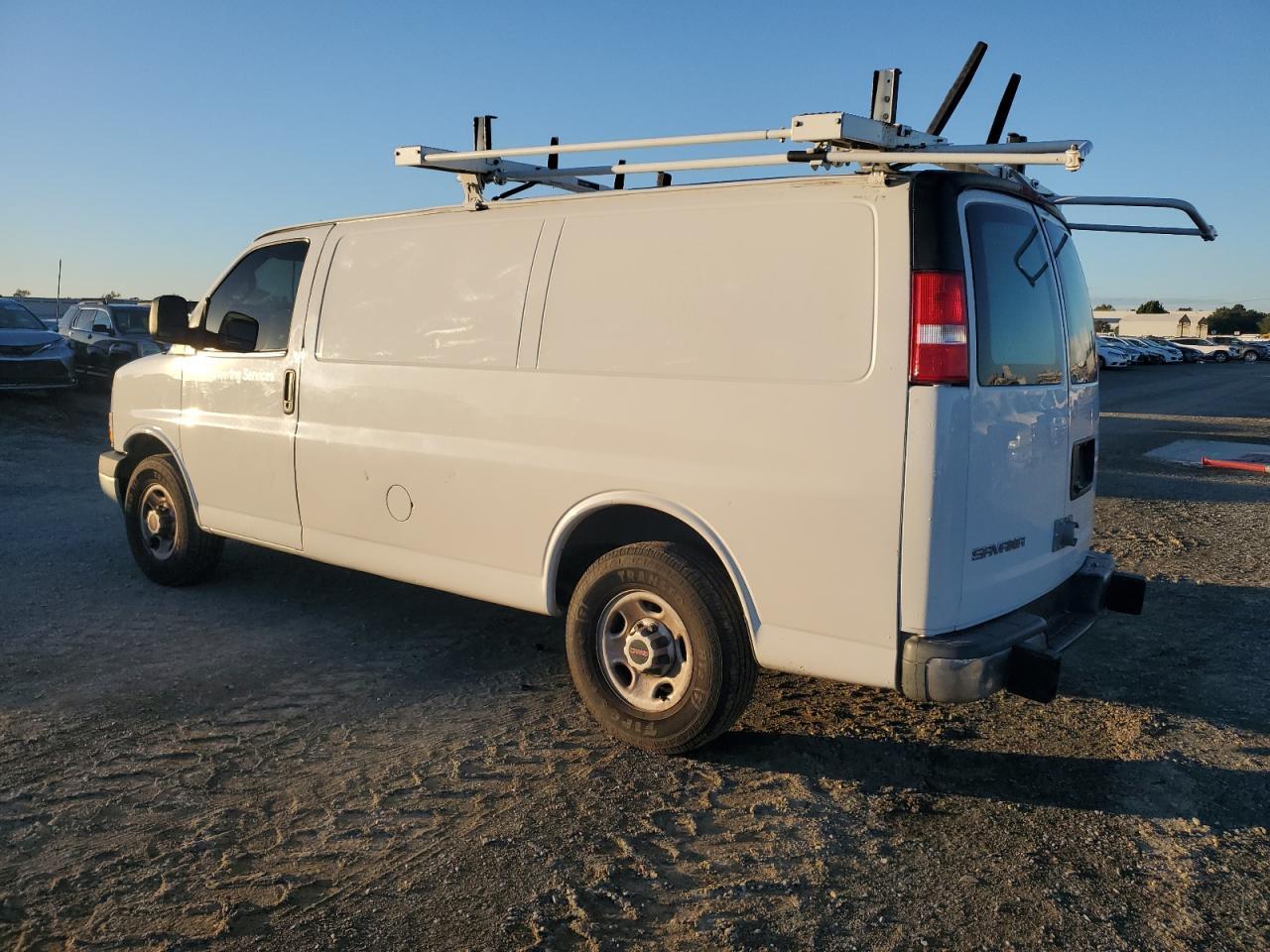 2019 GMC Savana G2500 Delivery Van - Фото 2