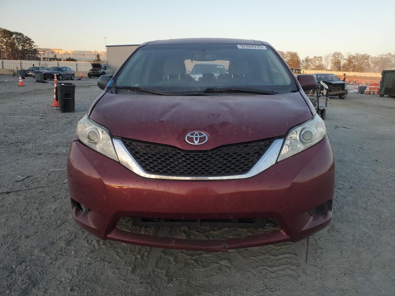 2015 Toyota Sienna Le - Image 5