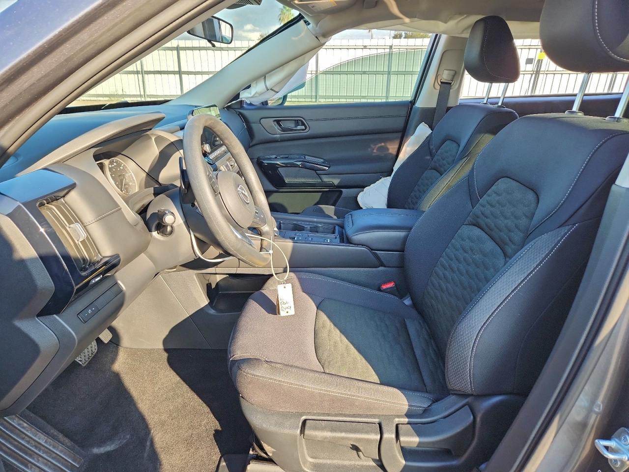 2025 Nissan Pathfinder S - Image 7