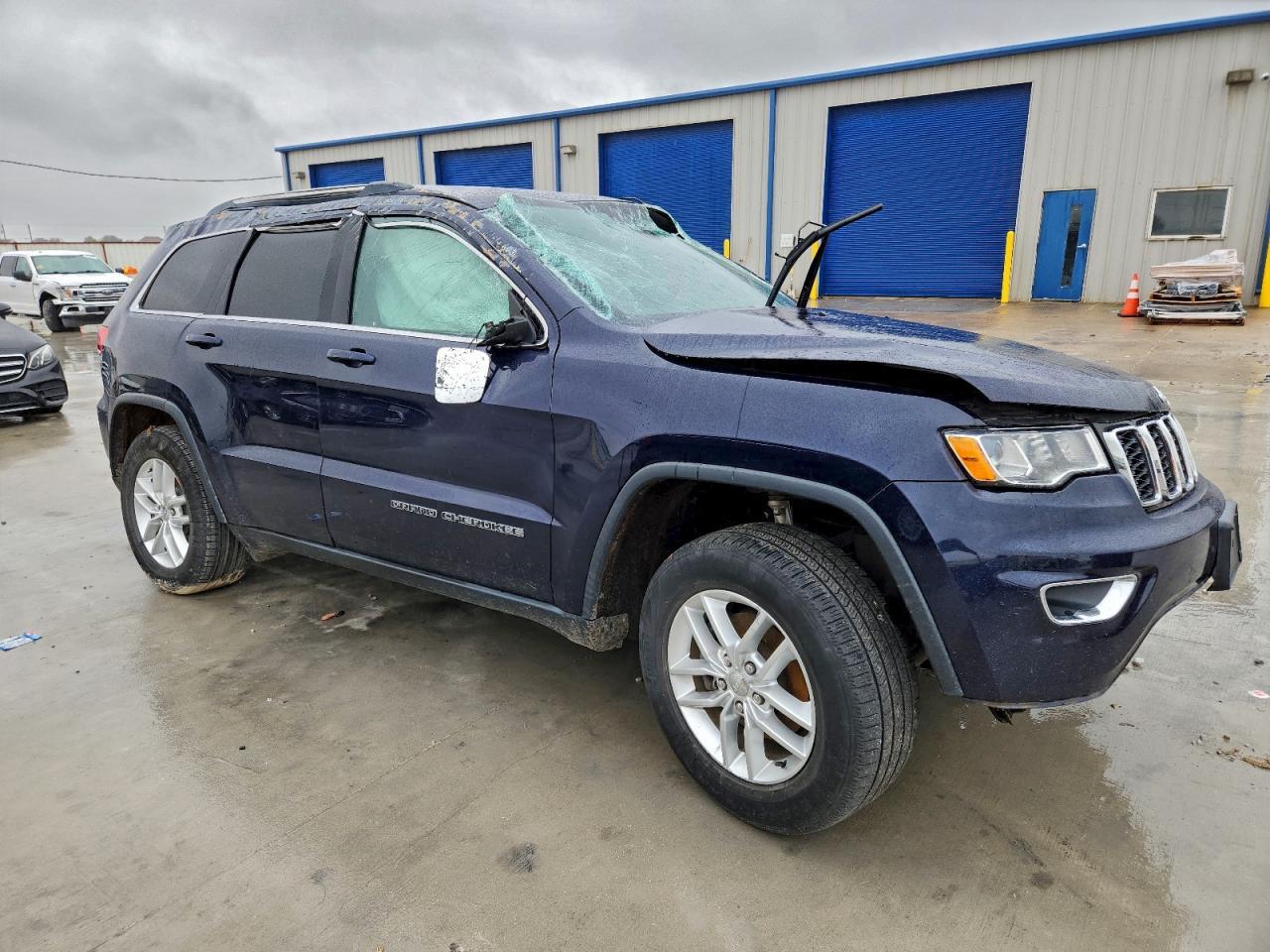2017 Jeep Grand Cherokee Laredo - Image 4
