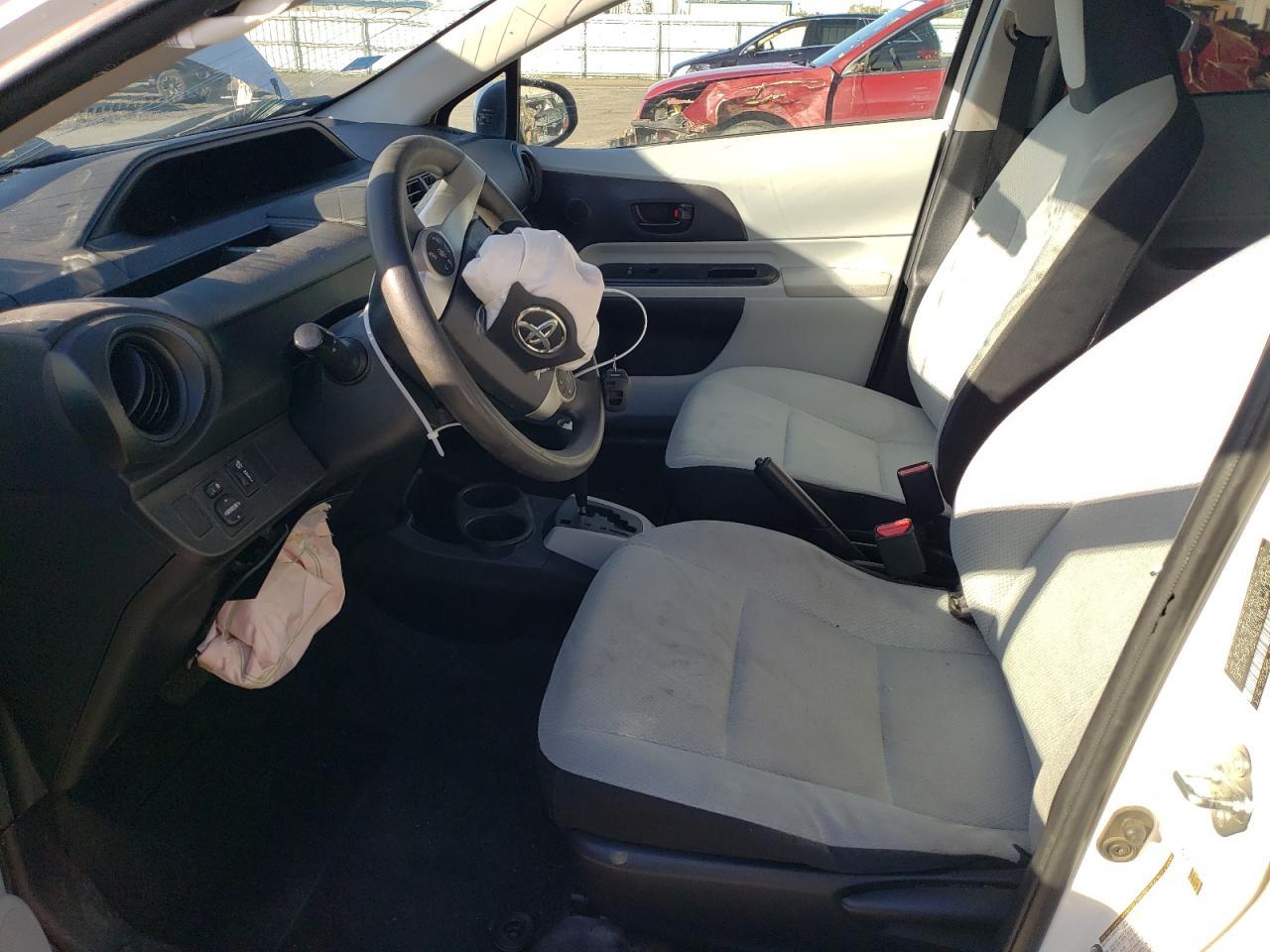 2012 Toyota Prius C One - Фото 7