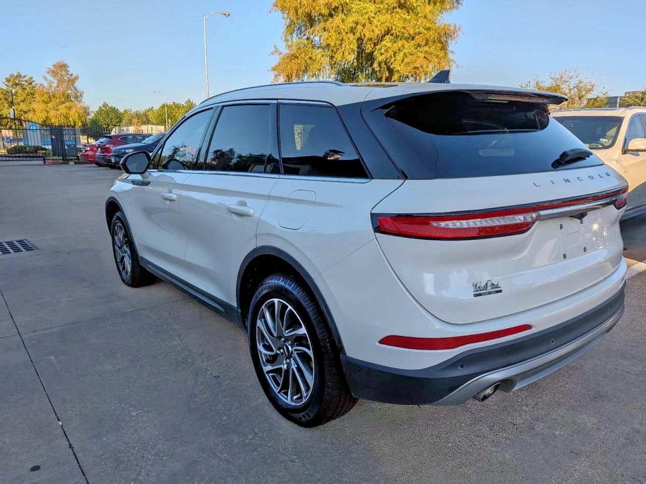 2022 Lincoln Corsair - Фото 3