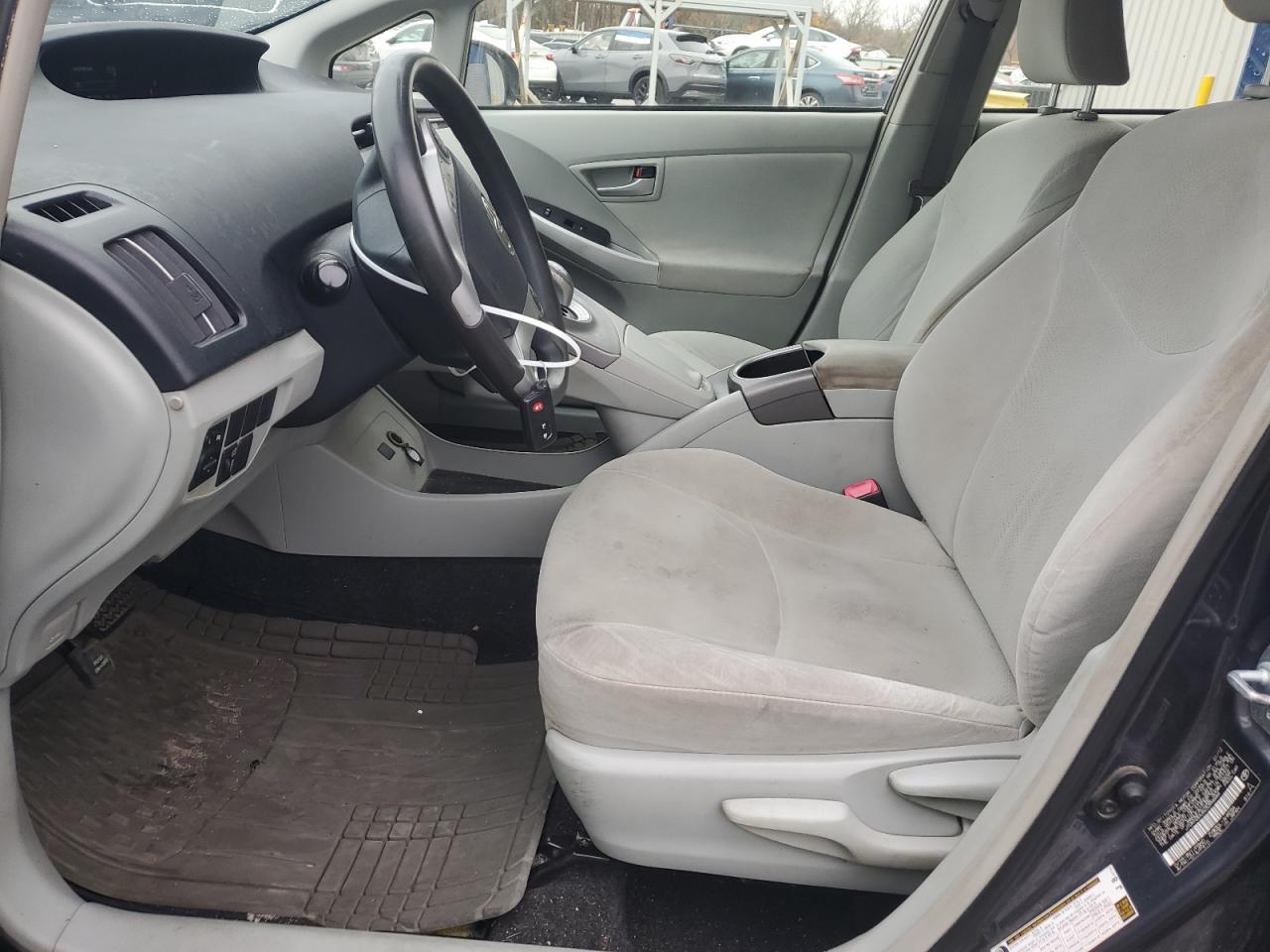 2012 Toyota Prius Three - Фото 7