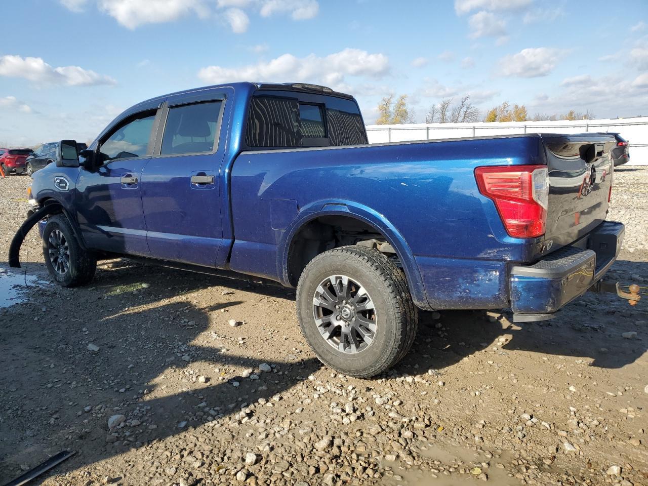 2017 Nissan Titan Xd Sl - Image 2