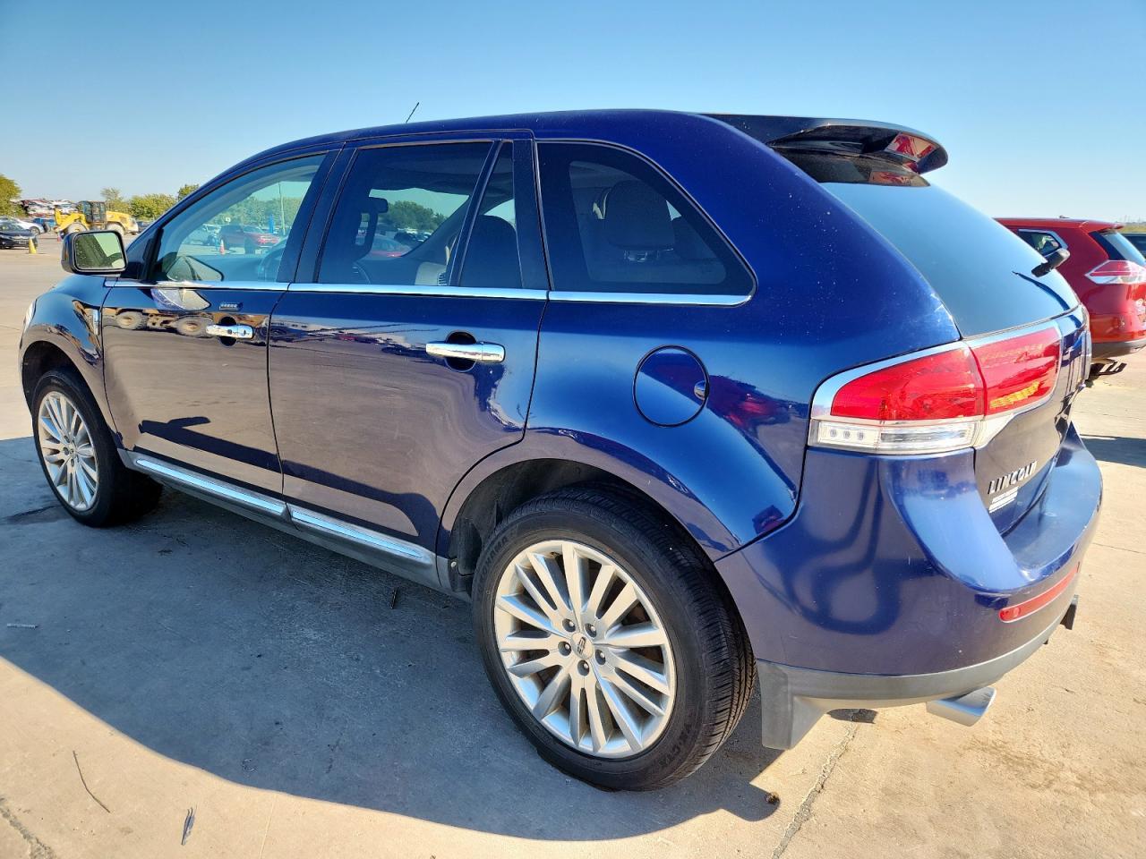 2011 Lincoln Townhouse Mkx - Image 2