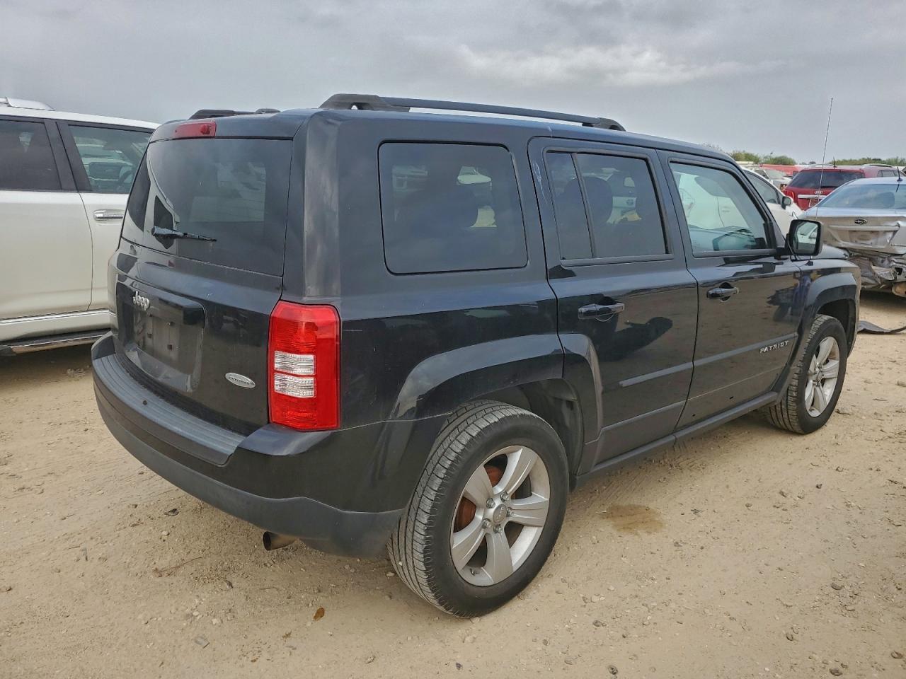 2015 Jeep Patriot Latitude - Фото 3