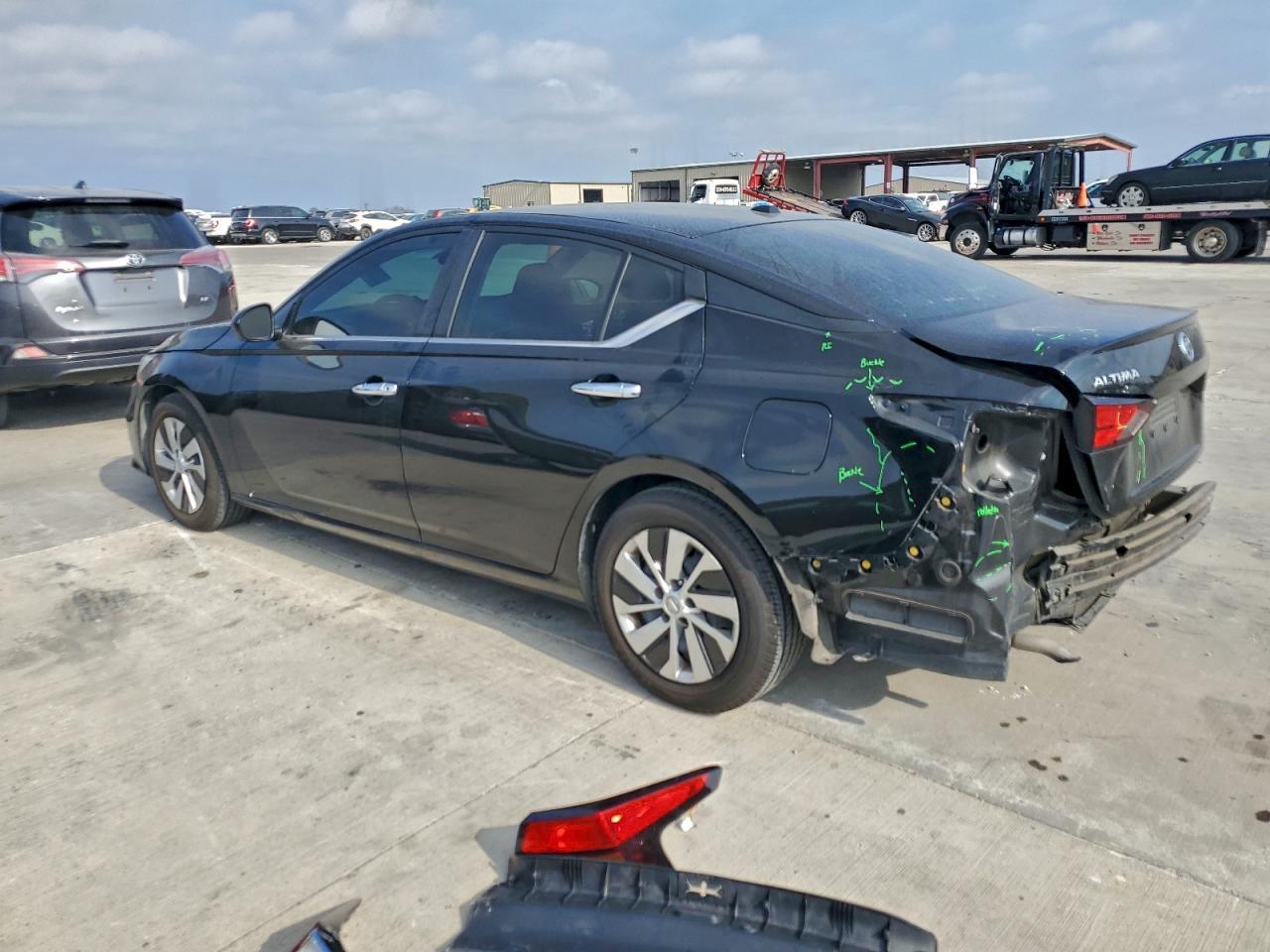 2019 Nissan Altima S - Фото 2