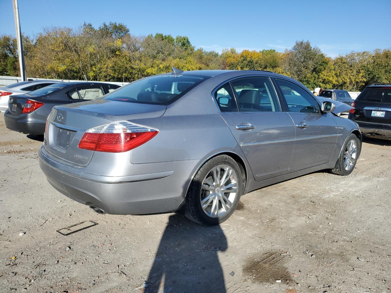 2011 Hyundai Genesis 3.8L - Фото 3