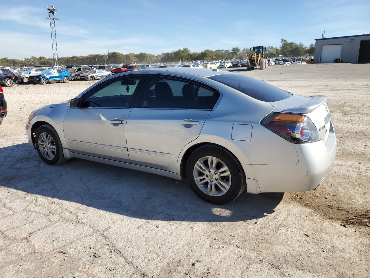 2010 Nissan Altima Base - Фото 2