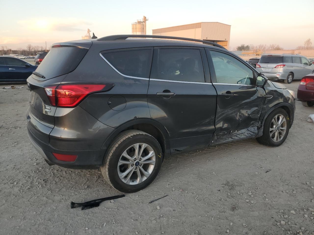 2019 Ford Escape Sel - Image 3
