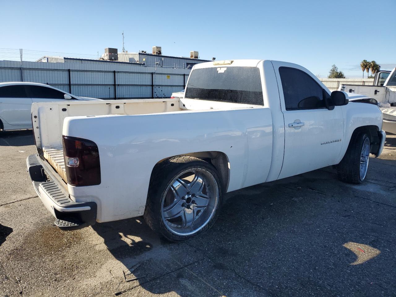 2009 Chevrolet Silverado C1500 - Image 3