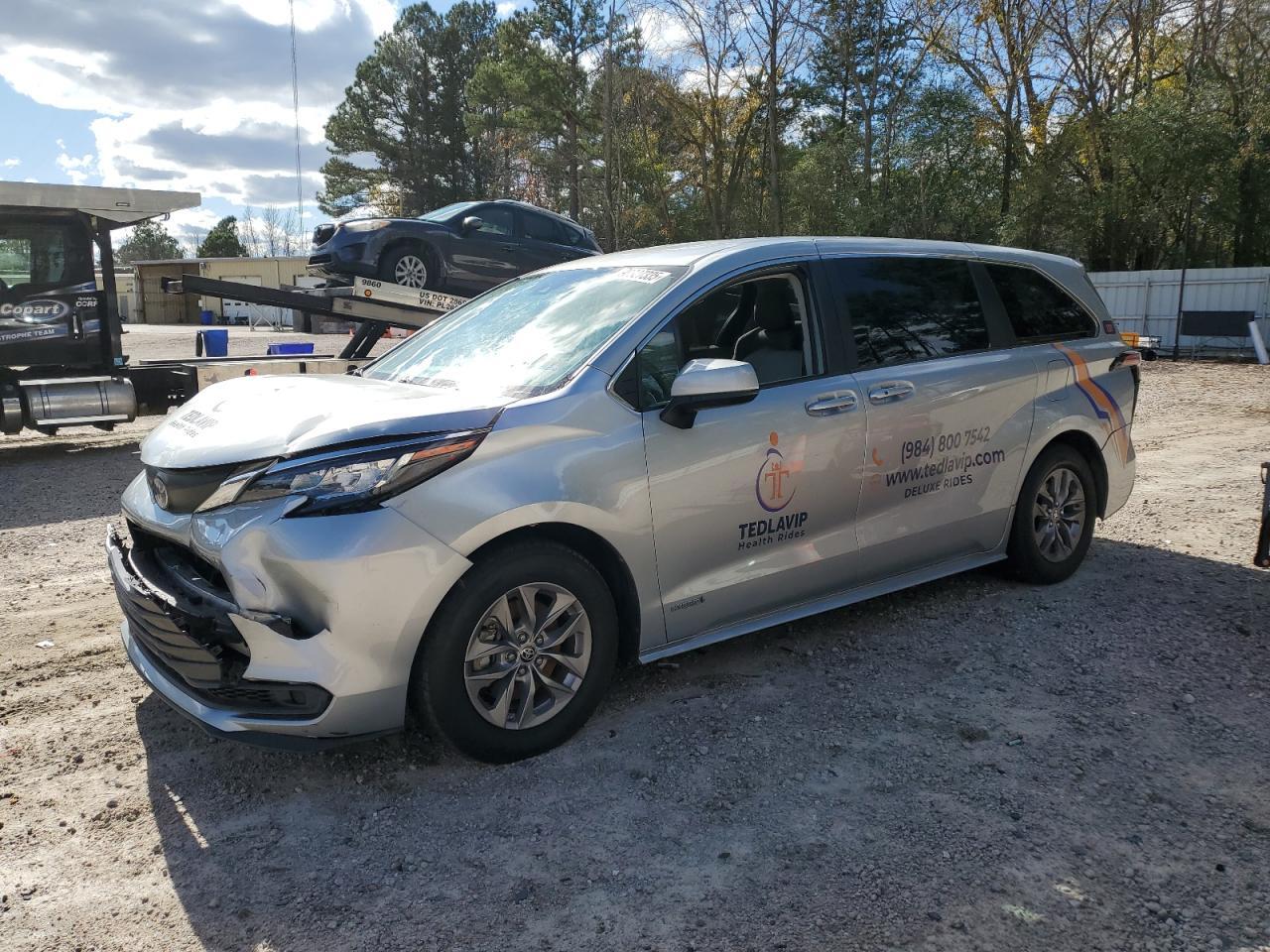 2021 Toyota Sienna Le