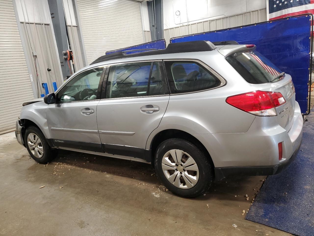 2013 Subaru Outback 2.5I - Фото 2