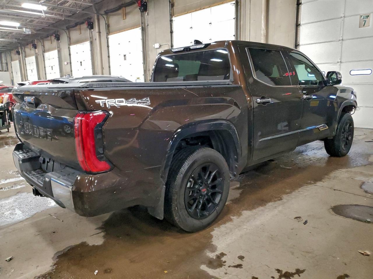 2023 Toyota Tundra Crewmax Platinum - Фото 3